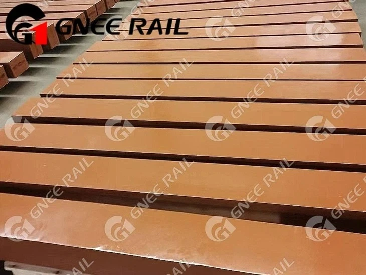 Dormienti sulla pista ferroviaria